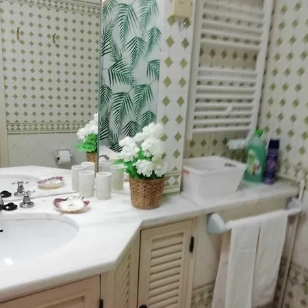 Casal Em Apartamento Na Expo Lisbon